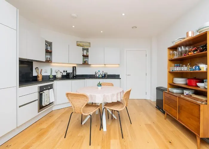 Cosy 2 Bed Flat In Central Bristol On River Avon