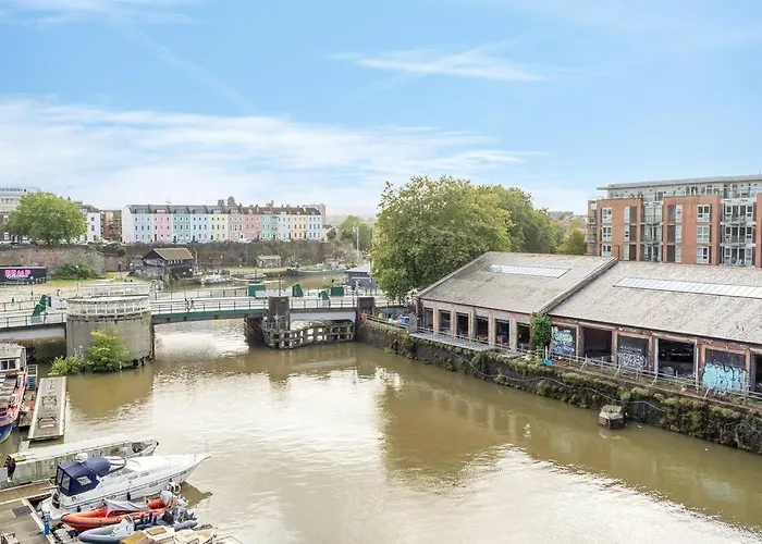 Cosy 2 Bed Flat In Central Bristol On River Avon